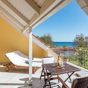 https://albouro-seafront-apartments.kefaloniahotels.net